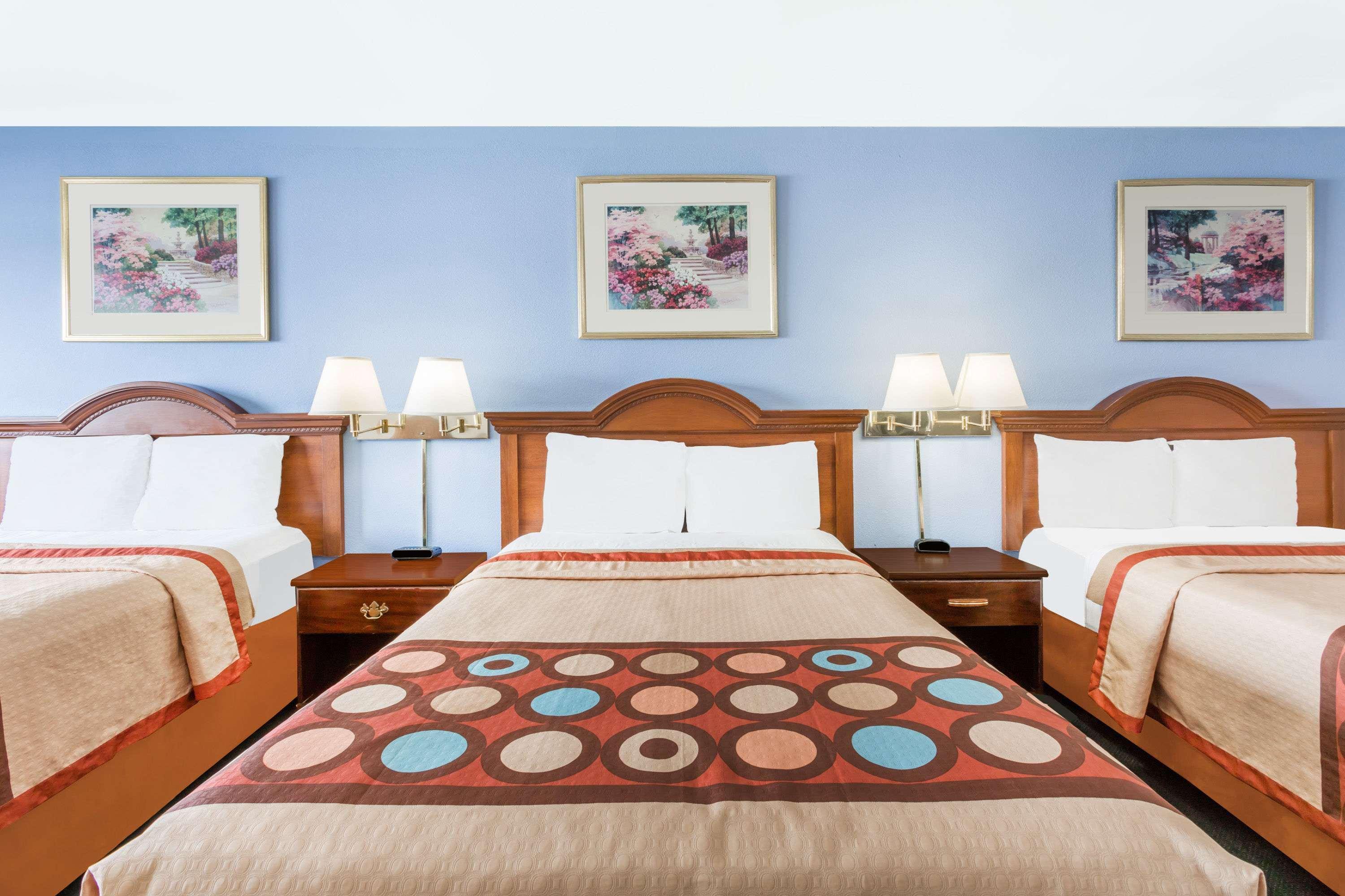 ซูเปอร์ 8 บาย วินด์แฮม กรีสโบโร Hotel กรีนส์โบโร ภายนอก รูปภาพ