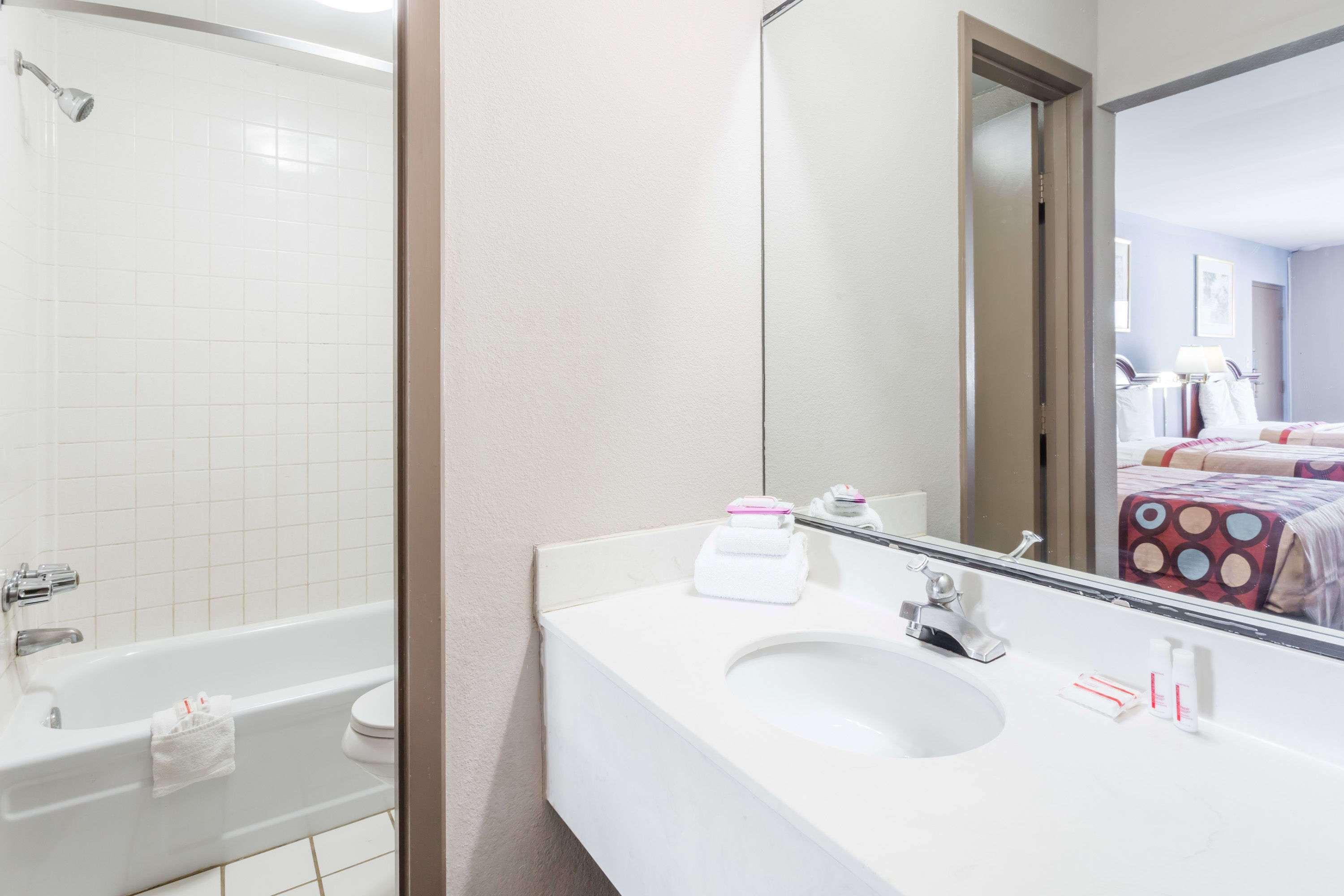 ซูเปอร์ 8 บาย วินด์แฮม กรีสโบโร Hotel กรีนส์โบโร ภายนอก รูปภาพ